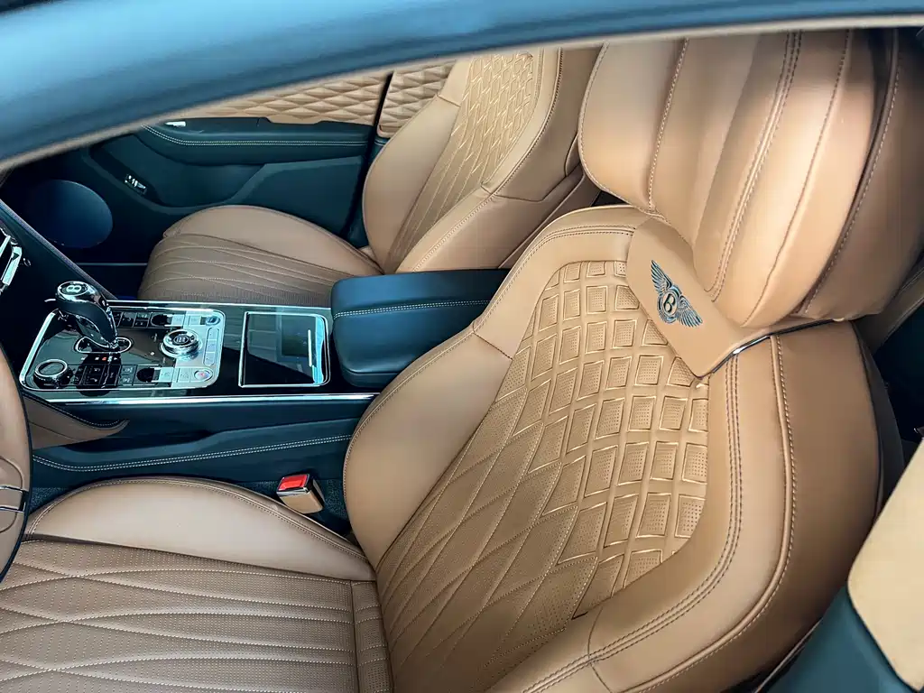 Bentley Flying Spur — фото 11