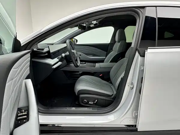 Geely Galaxy E8 2025