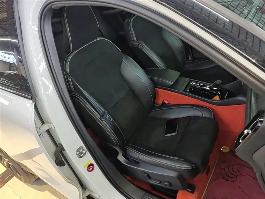 Volvo XC40 2020 — фото 25