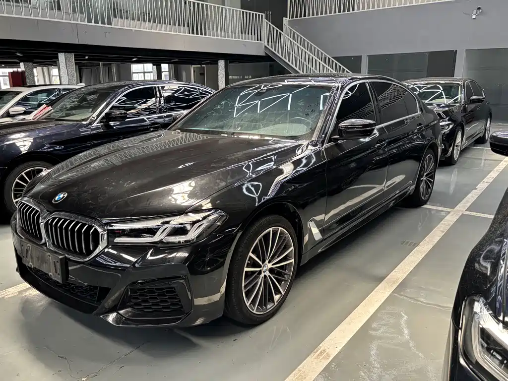 BMW 5 Series 2022 — фото 1