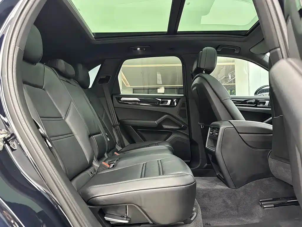 Porsche Cayenne 2020 — фото 16