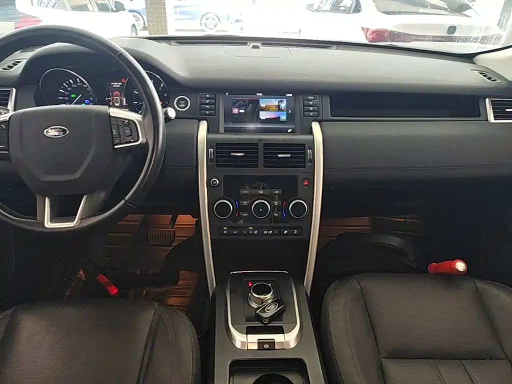 Land Rover Discovery Sport 2017 — фото 13