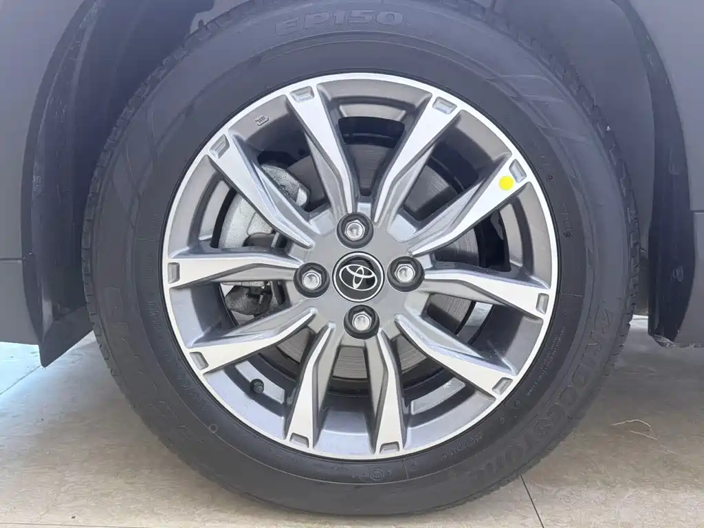 Toyota Yaris L 2023 — фото 23