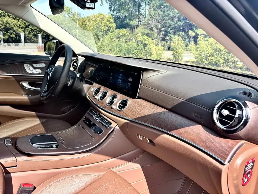 Mercedes-Benz E-Class 2023 — фото 9