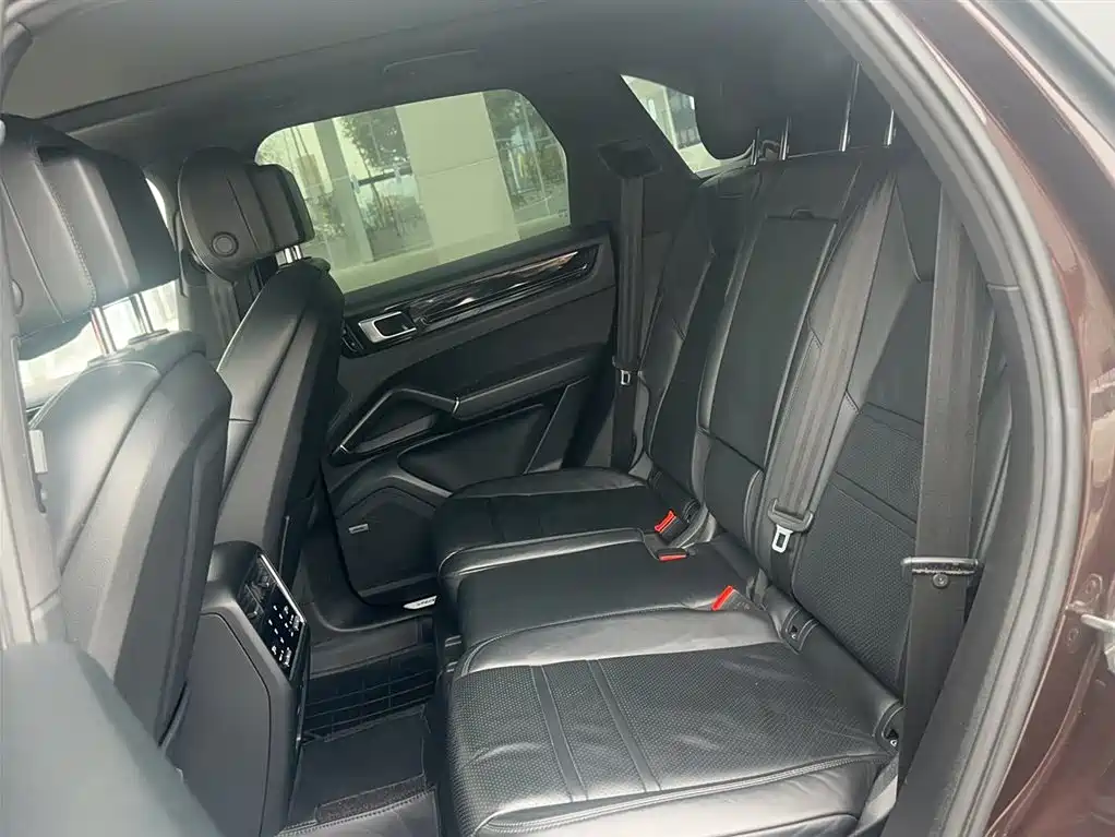Porsche Cayenne 2019 — фото 13