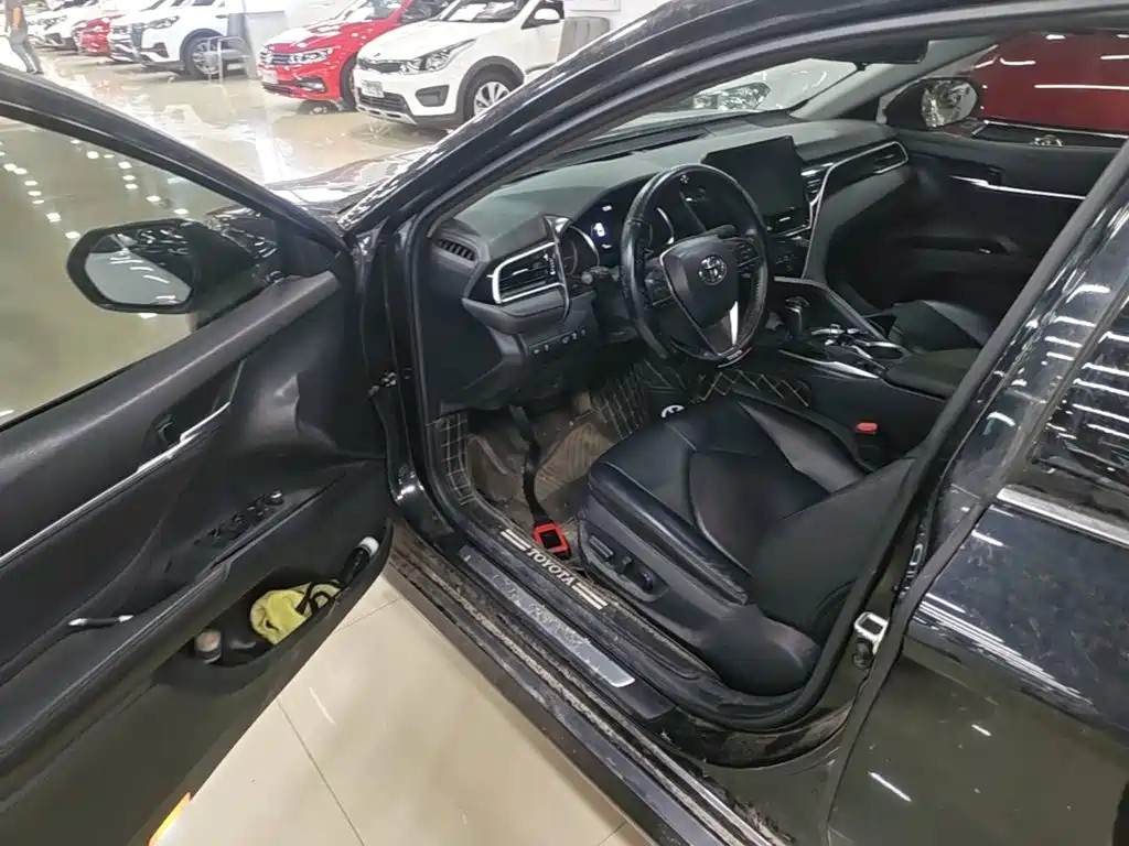 Toyota Camry 2023 — фото 16