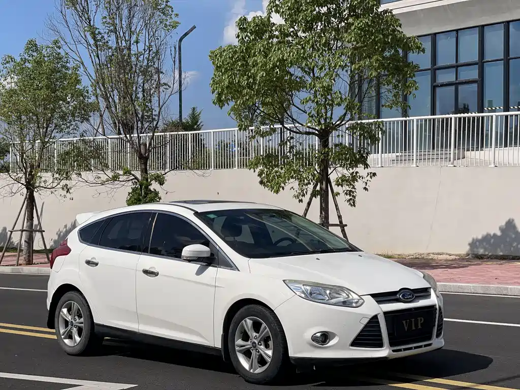 Ford Focus 2014 — фото 3