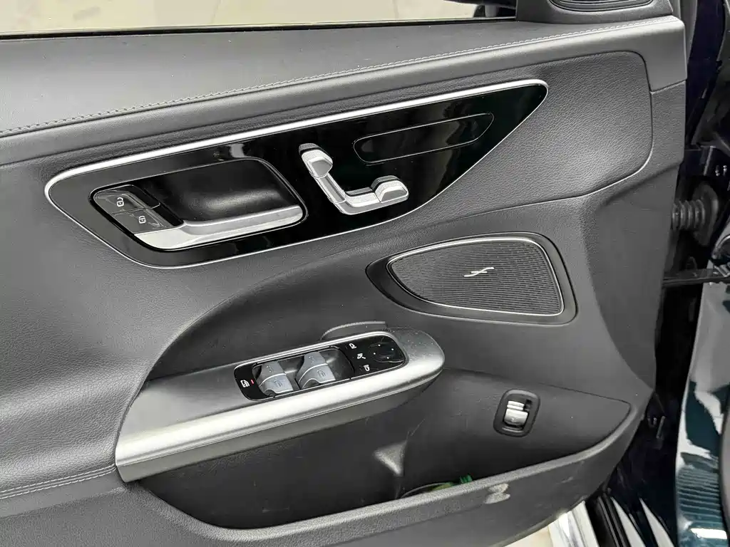 Mercedes-Benz C-Class 2024 — фото 14
