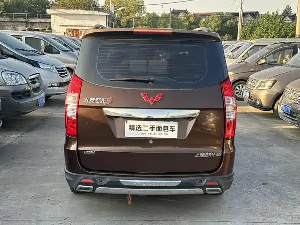 Wuling Hongguang 2015