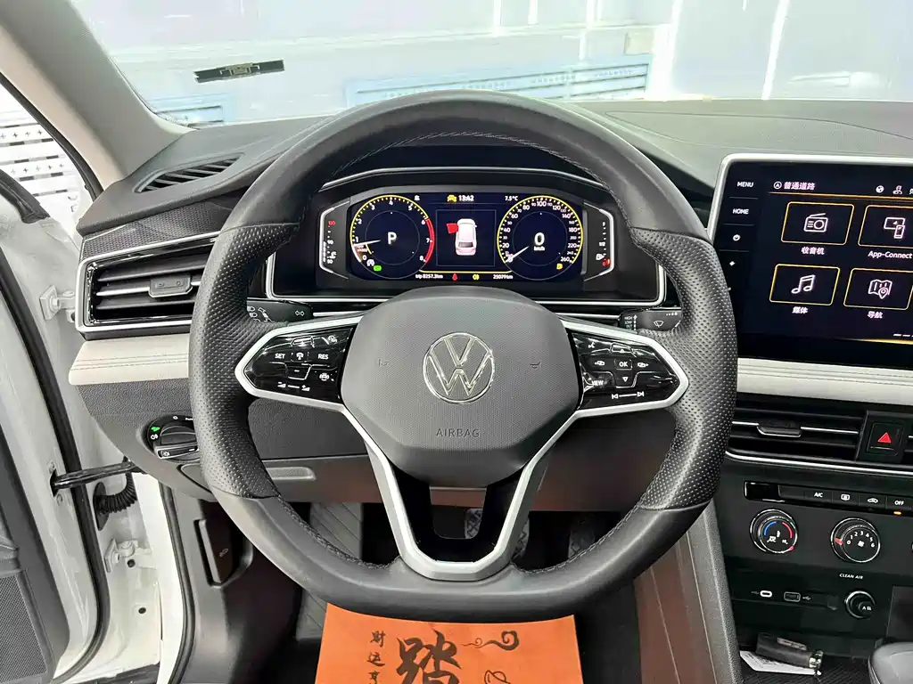 Volkswagen Tiguan L 2023 — фото 14