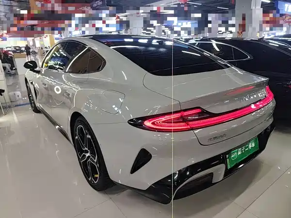 Xiaomi SU7 2024