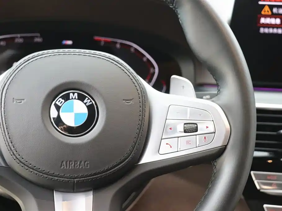 BMW 5 Series 2023 — фото 17