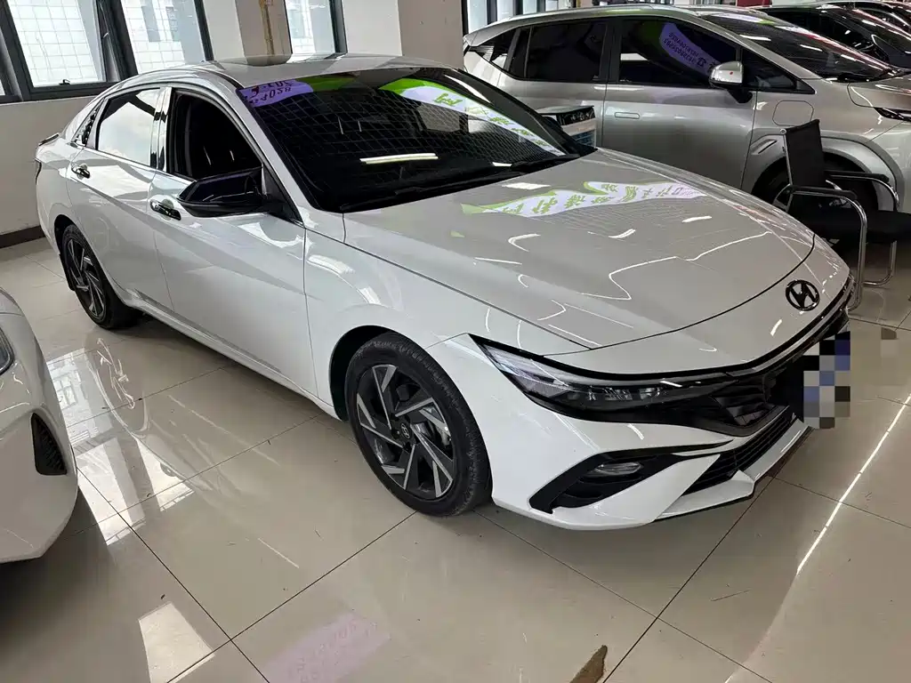 Hyundai Elantra 2024