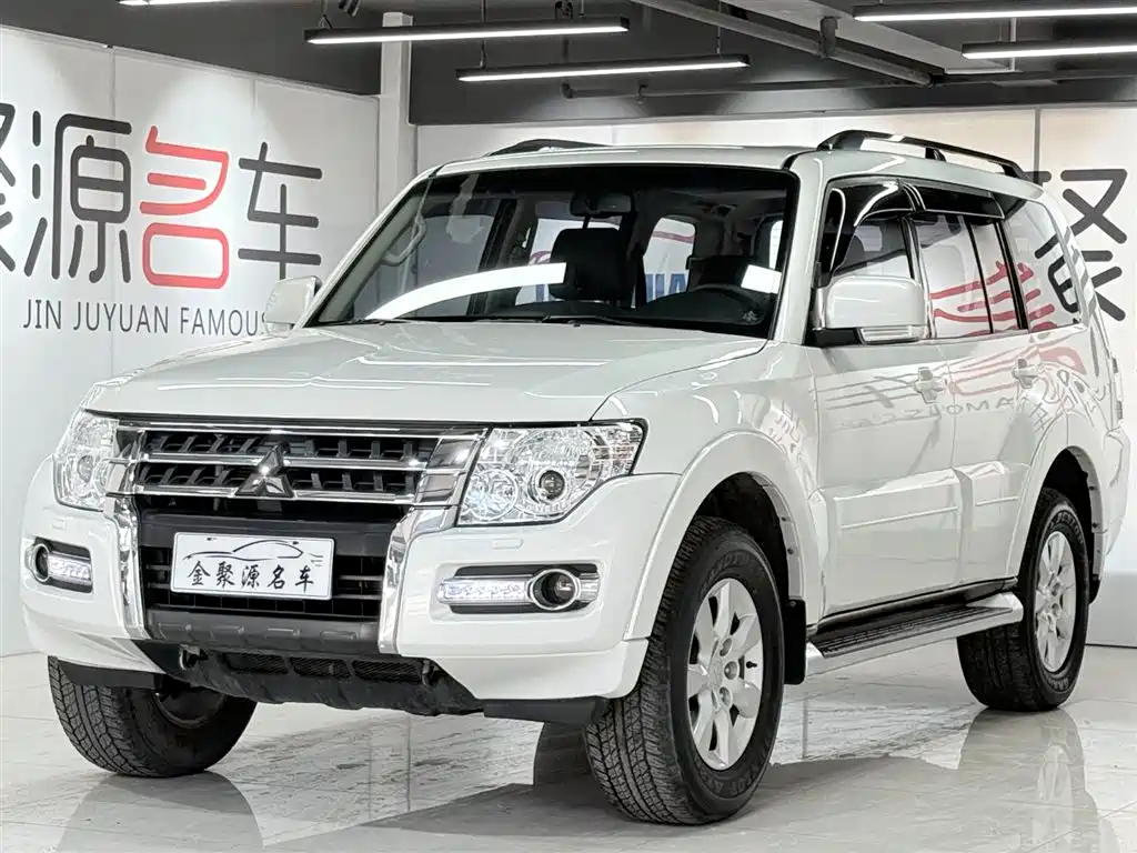 Mitsubishi Pajero 2016