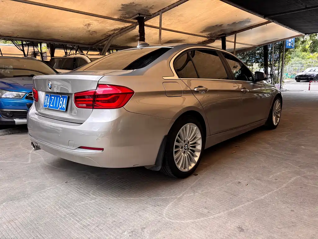 BMW 3 Series 2018 — фото 11