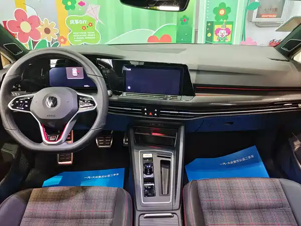 Volkswagen Golf GTI 2023