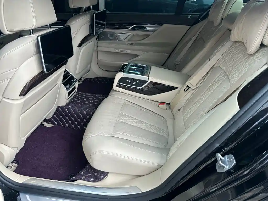 BMW 7 Series 2016 — фото 8