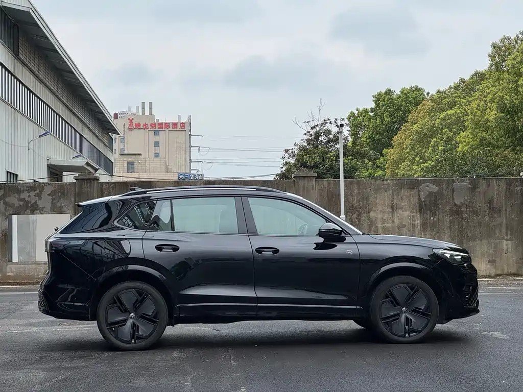 Volkswagen Tiguan L 2024