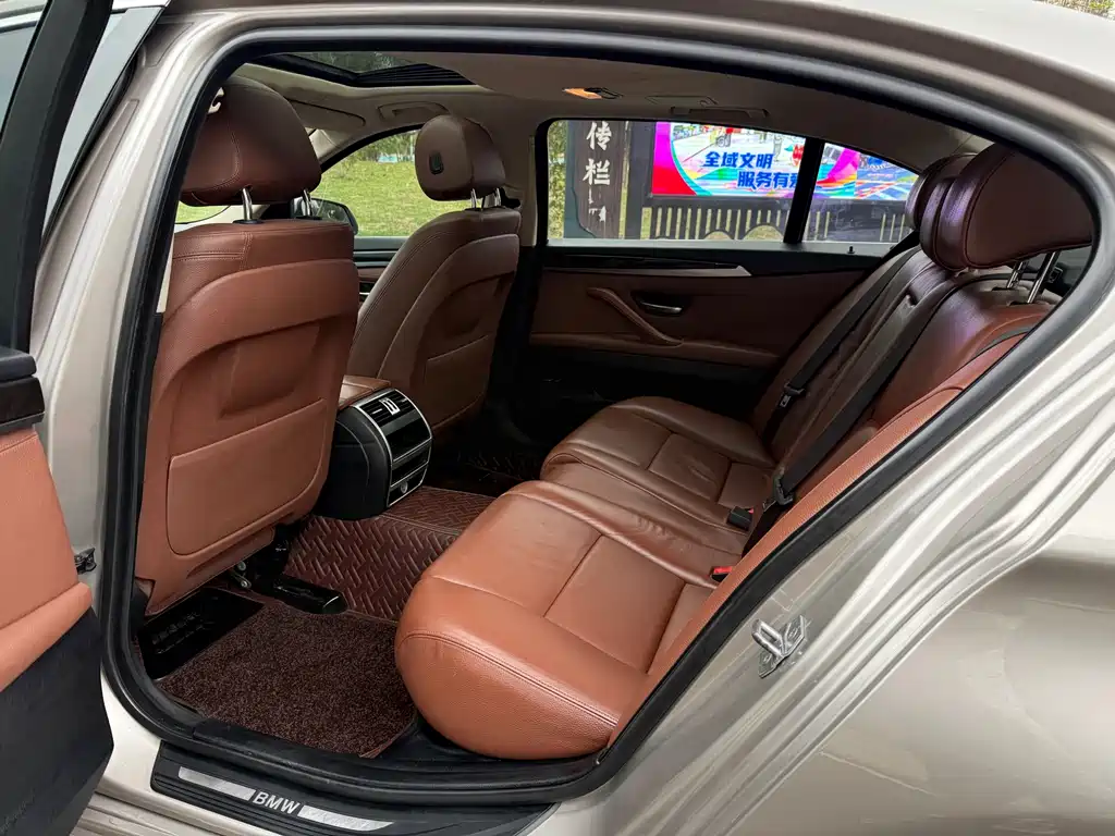 BMW 5 Series 2015 — фото 11