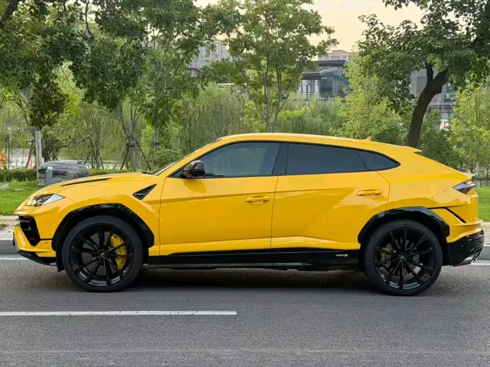Lamborghini Urus 2025 — фото 3