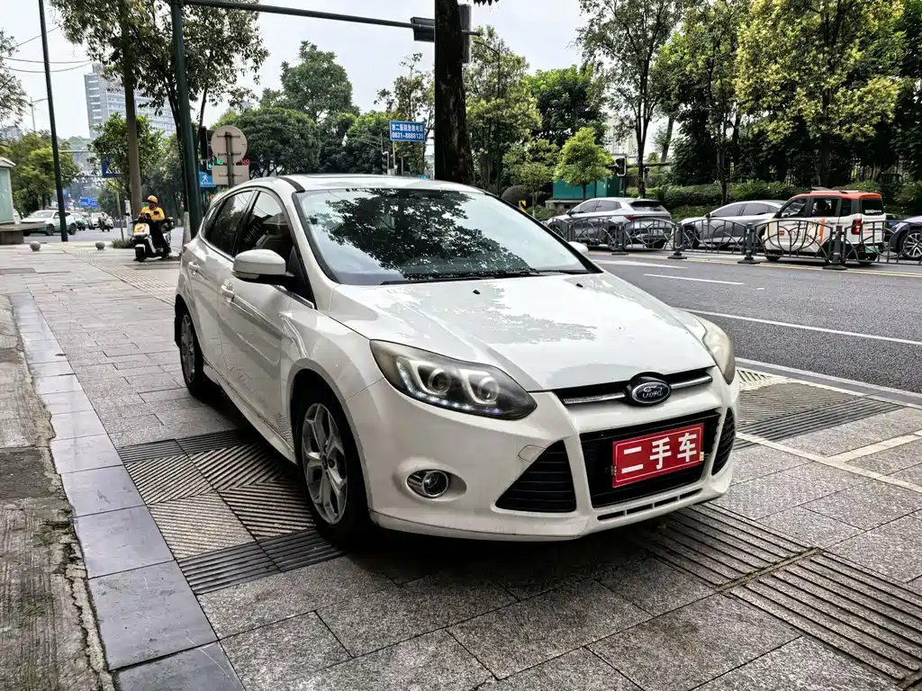 Ford Focus 2014 — фото 3