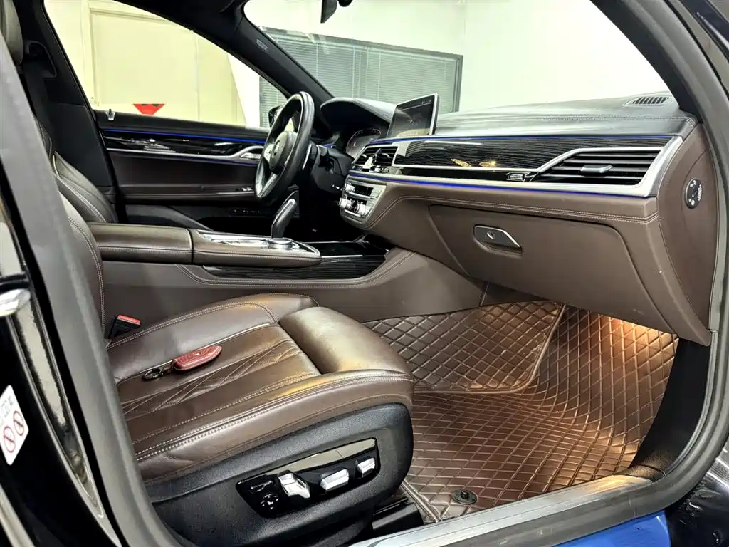BMW 7 Series 2021 — фото 11