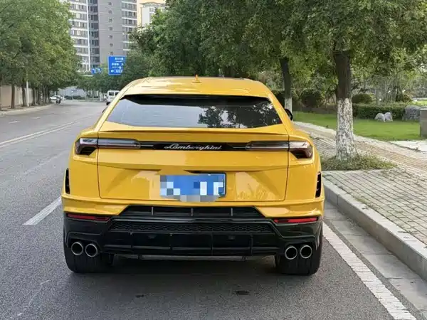 Lamborghini Urus 2025