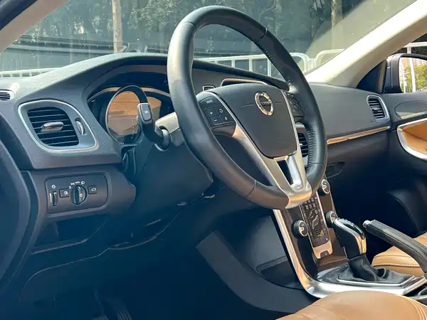 Volvo V40 2018
