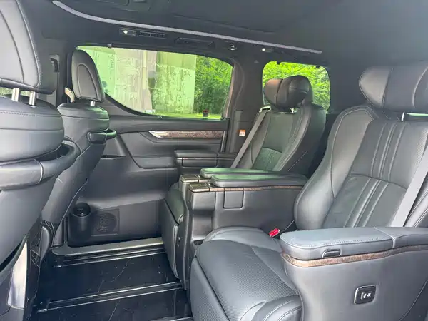 Toyota Alphard 2023
