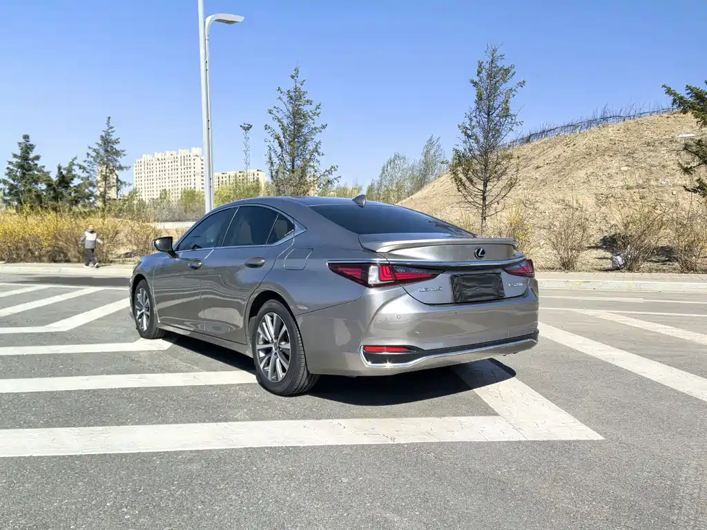 Lexus ES 2019 — фото 4