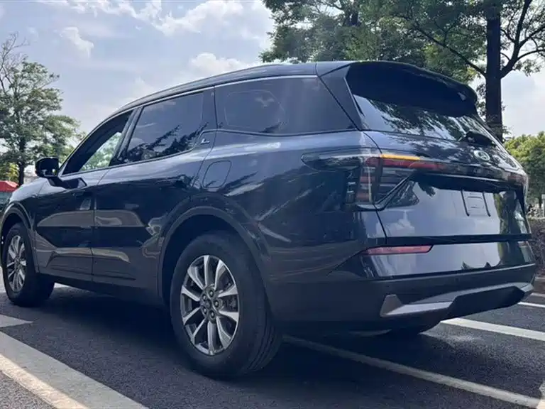 Ford Edge 2023 — фото 8