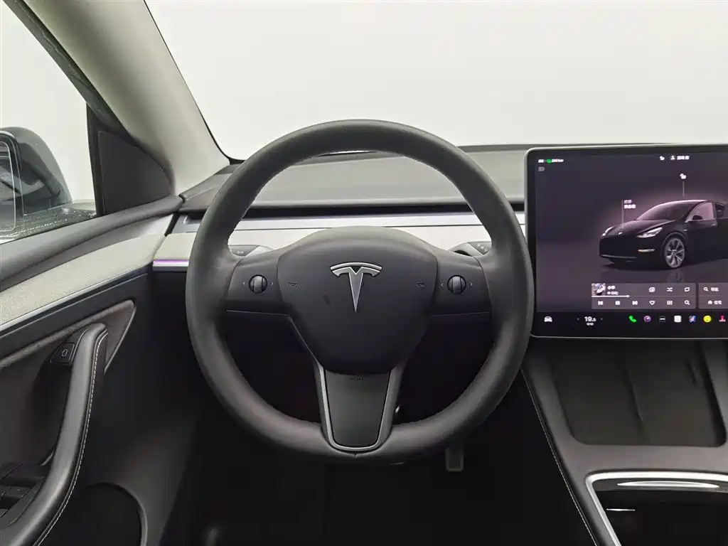 Tesla Model Y 2023 — фото 11
