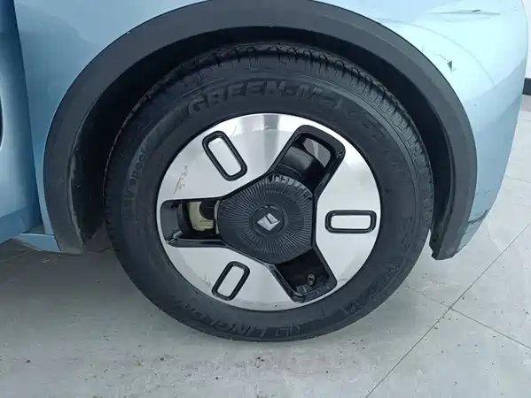 Baojun E300 2021