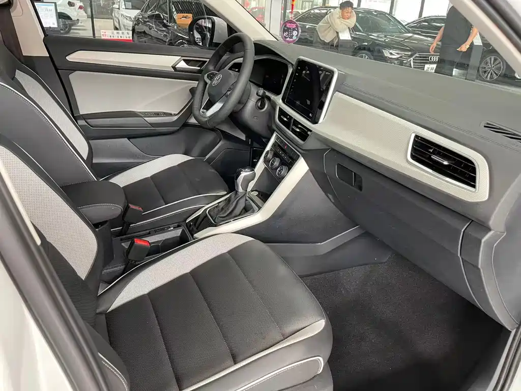 Volkswagen T-Roc 2024