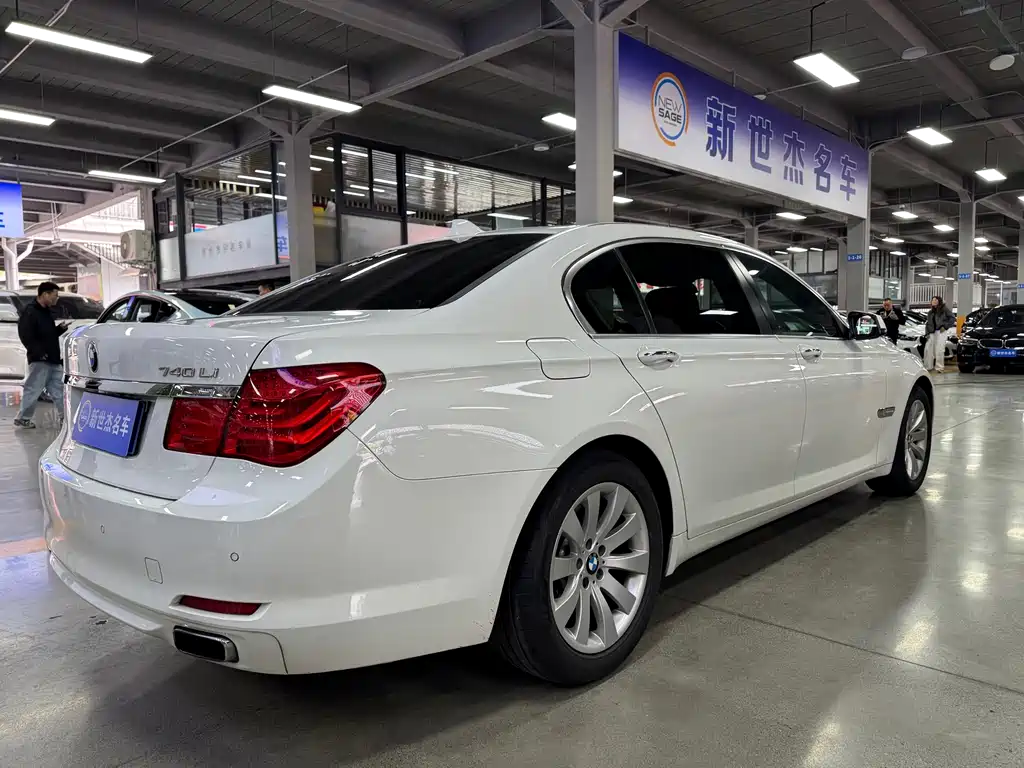 BMW 7 Series 2012 — фото 14