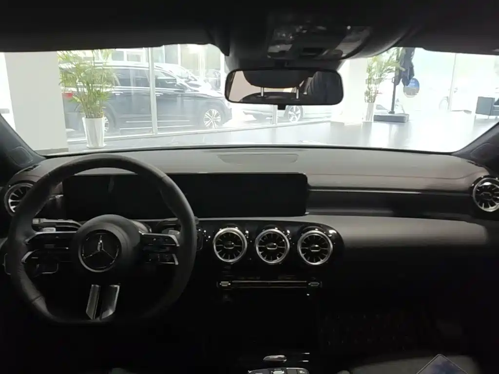 Mercedes-Benz A-Class 2024 — фото 14