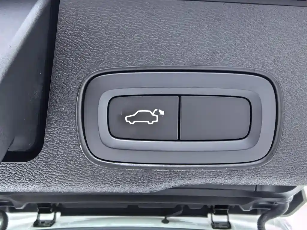 Volvo XC60 2025 — фото 26