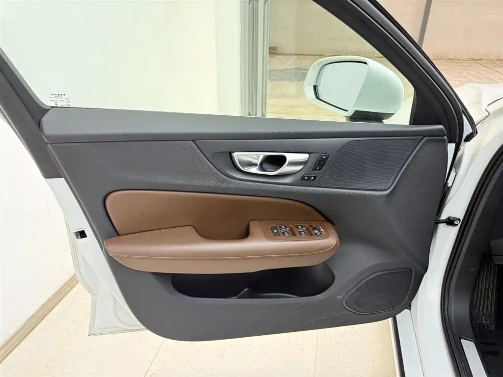 Volvo S60 2025 — фото 13