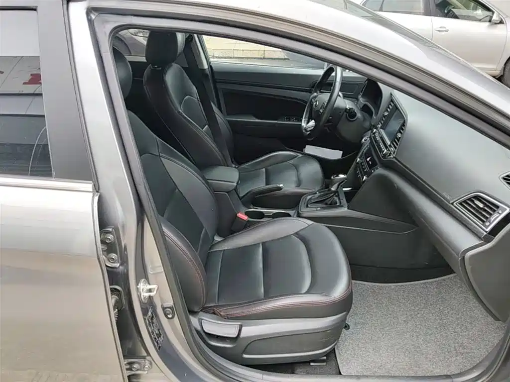 Hyundai Elantra 2018 — фото 25