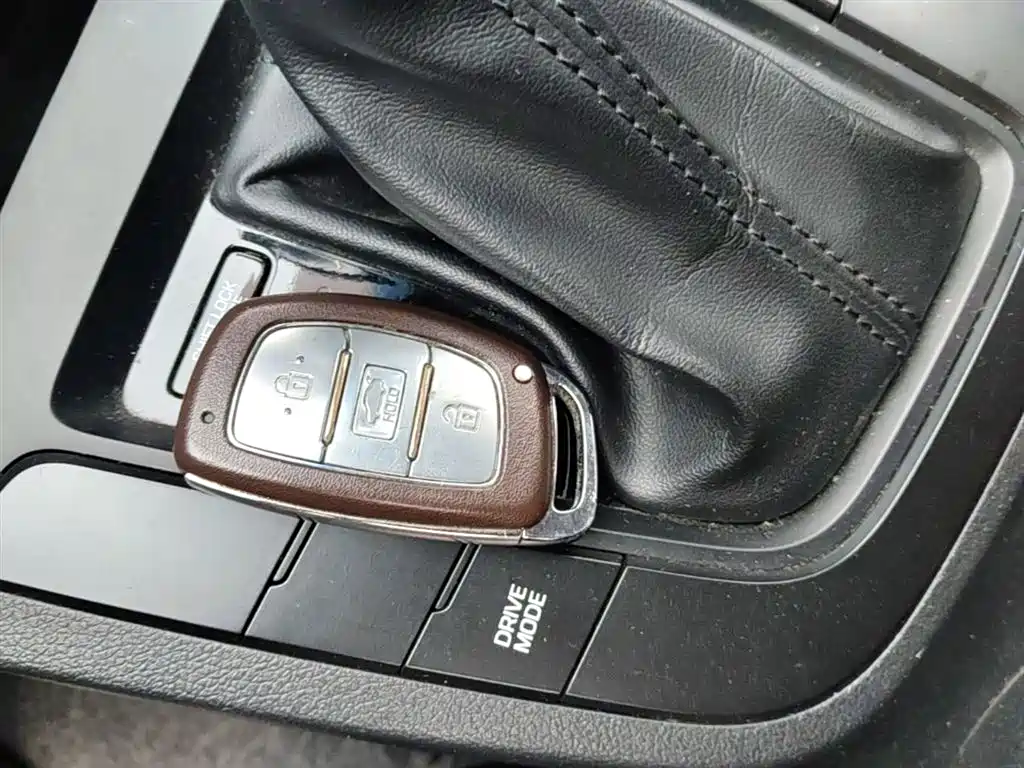 Hyundai Elantra 2018 — фото 9