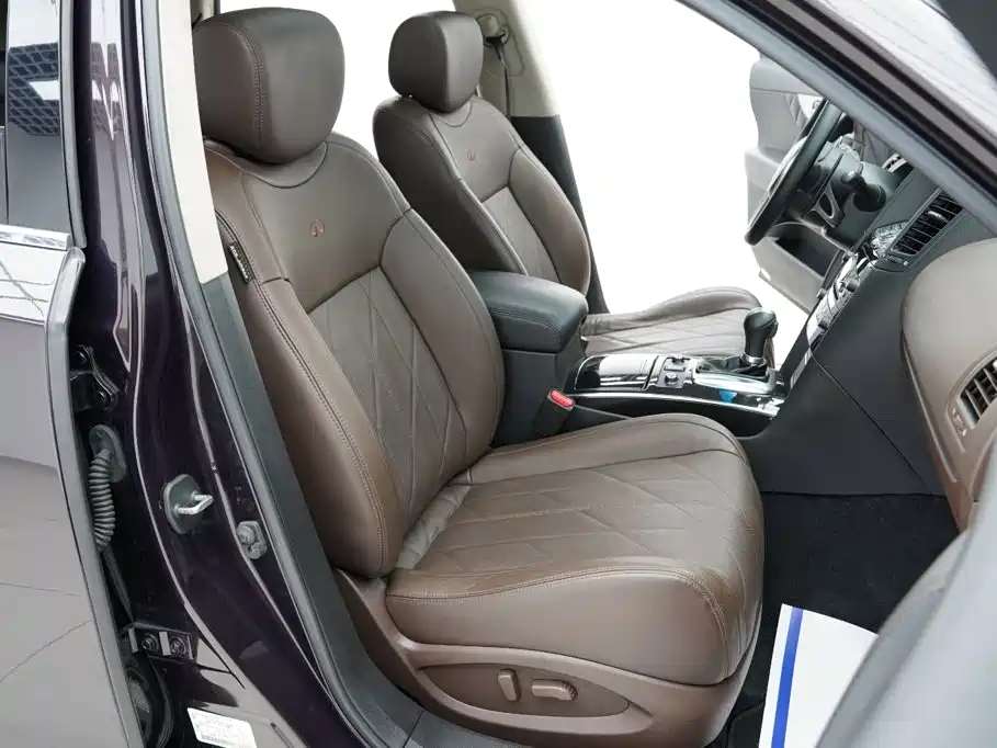 Infiniti QX70 2015 — фото 15