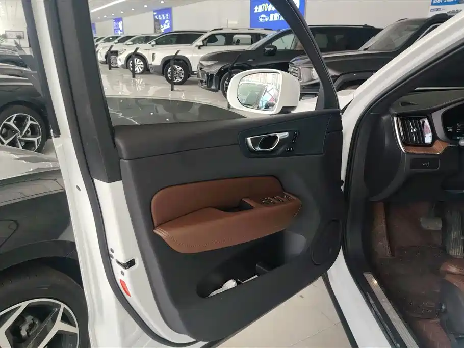 Volvo XC60 2024