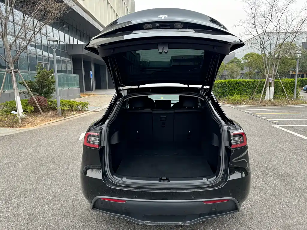 Tesla Model Y 2023 — фото 15