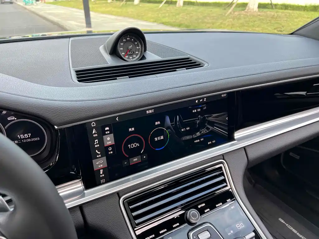 Porsche Panamera 2018 — фото 20