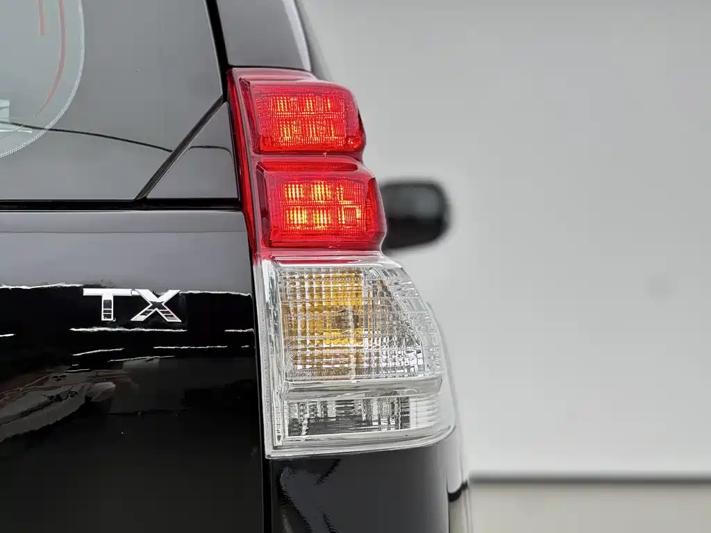 Toyota Prado 2011 — фото 16