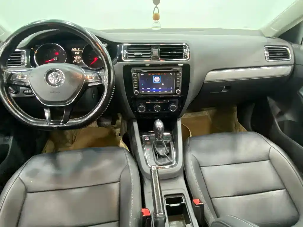 Volkswagen Sagitar 2017