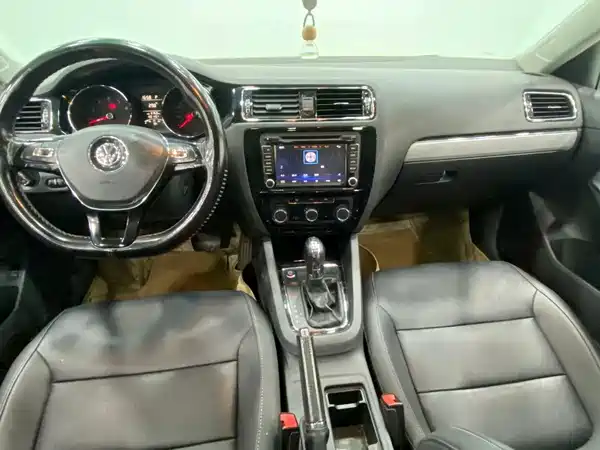 Volkswagen Sagitar 2017