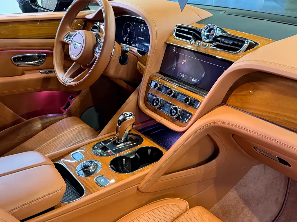 Bentley Bentayga 2021 — фото 19