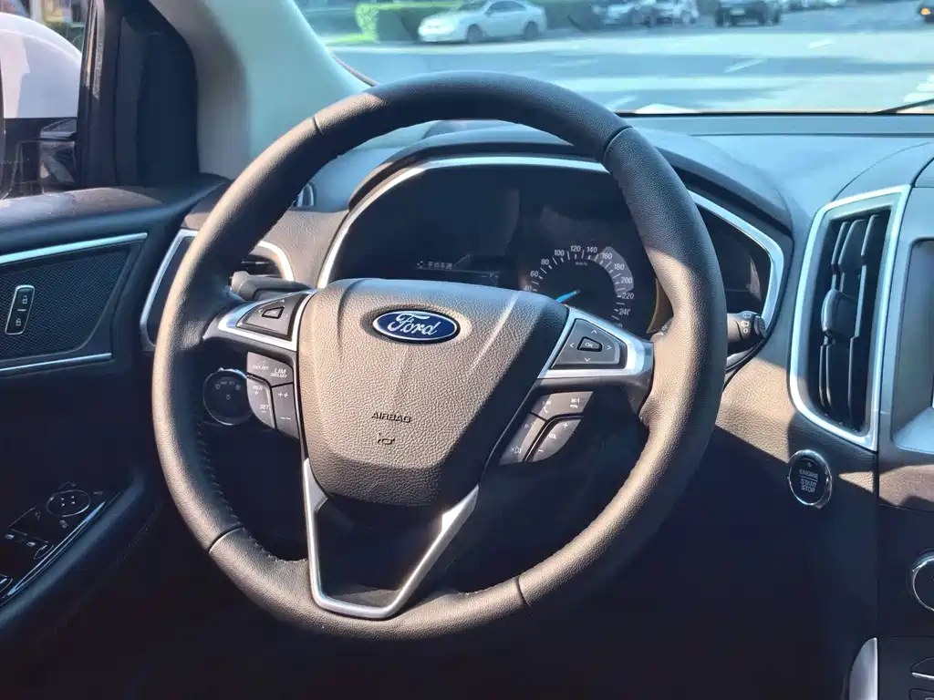 Ford Edge 2017 — фото 10