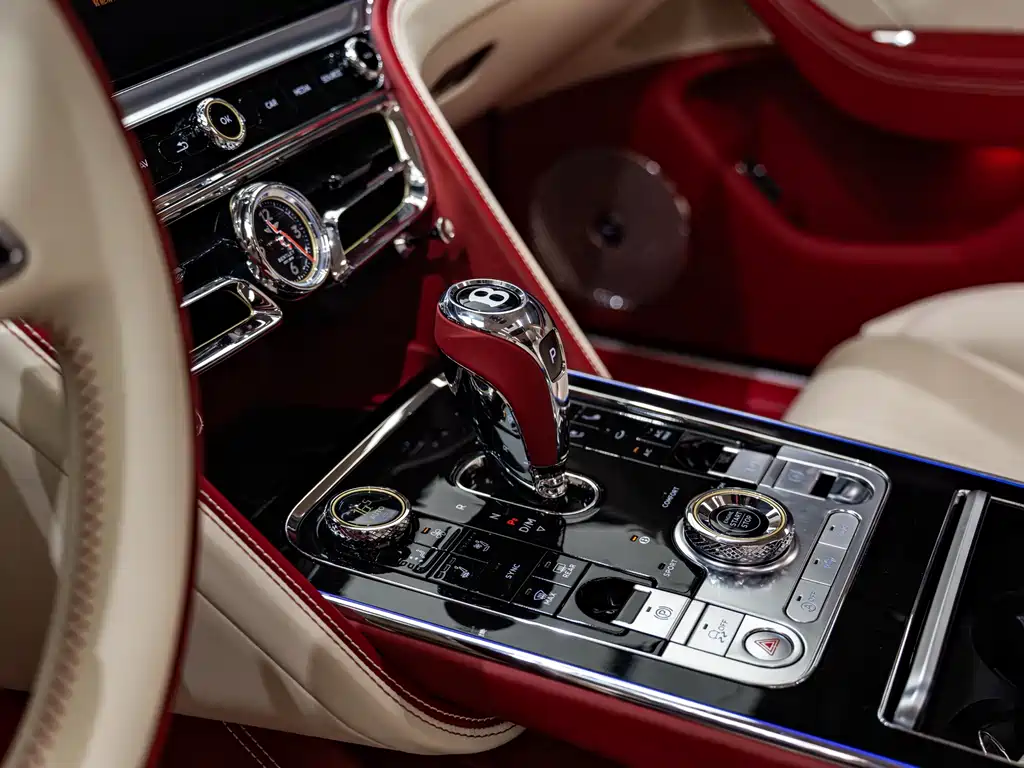 Bentley Flying Spur 2025 — фото 11